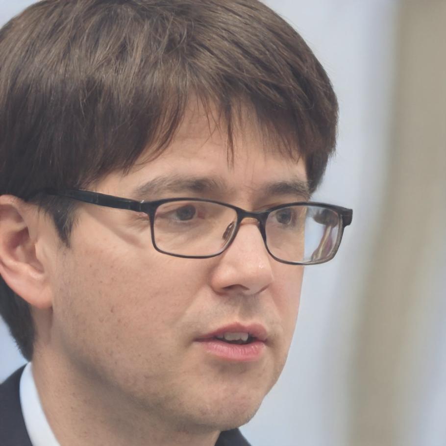 Professional headshot of Callum Nordström, Senior Financial Instructor